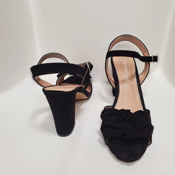 Black Chunky Heel - Picture 1 of 3